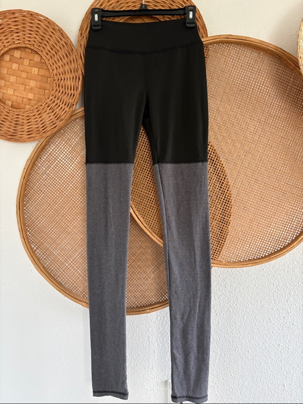 High waist Black and Gray Colorblock High-Waist Leggings